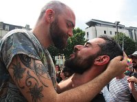 Big bisous aussi !  20160611 GayPride Nantes 1926 OkW PhotoMorelP