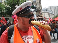 Sandwich SNCF ou pas, il faut se restauirer.  20160614 Manifestation Paris 2442 OkW PhotoMorelP
