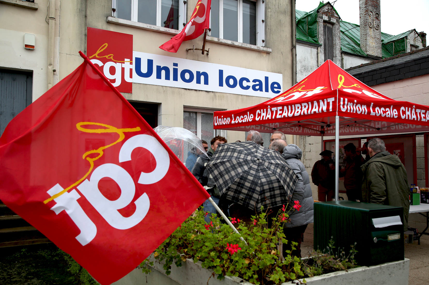 L’Union Locale pavoisée.